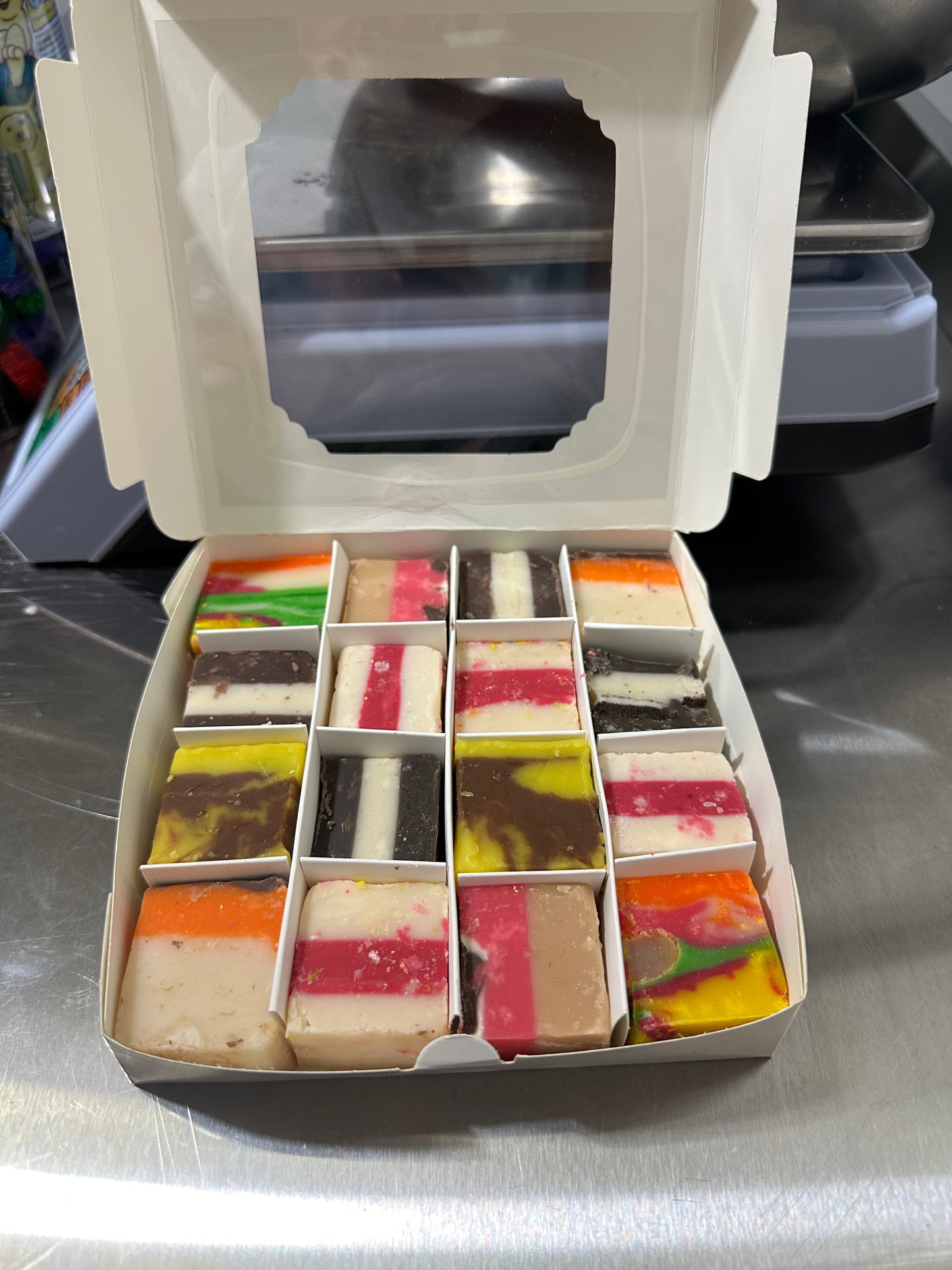 Fudge Box 16 piece, 8 Flavours