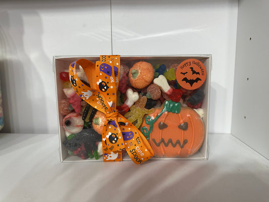 1.11 LUXURY HALLOWEEN SWEET TREAT BOX with a COOKIE 500g